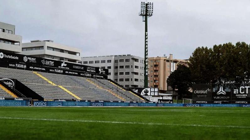 Famalicão com lotação esgotada para a receção ao Benfica