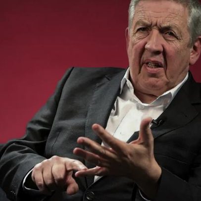 Fernando Tavares pede esclarecimentos sobre venda de ações do Rei dos Frangos