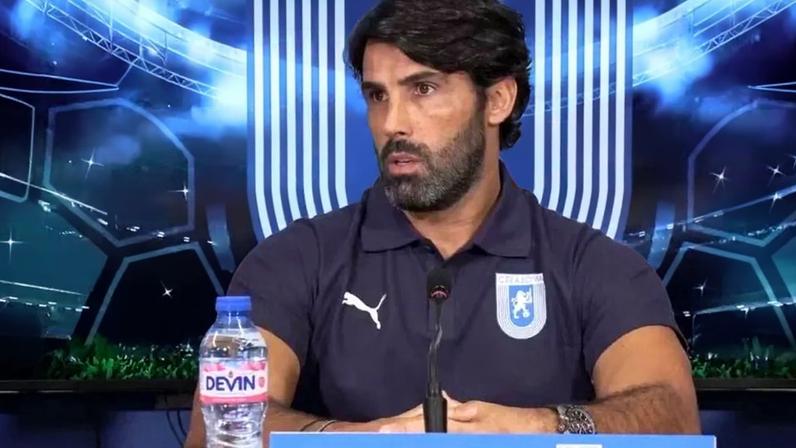 Treinador do Craiova fala em conferência de imprensa