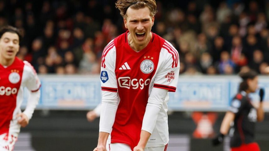 Mika Godts fez uma assistência no Ajax