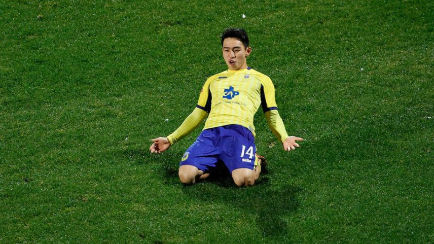Todos de férias, Hyunju fica a trabalhar