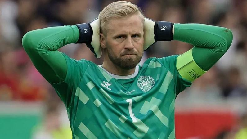 Schmeichel encerra carreira aos 39 anos por lesão no ombro