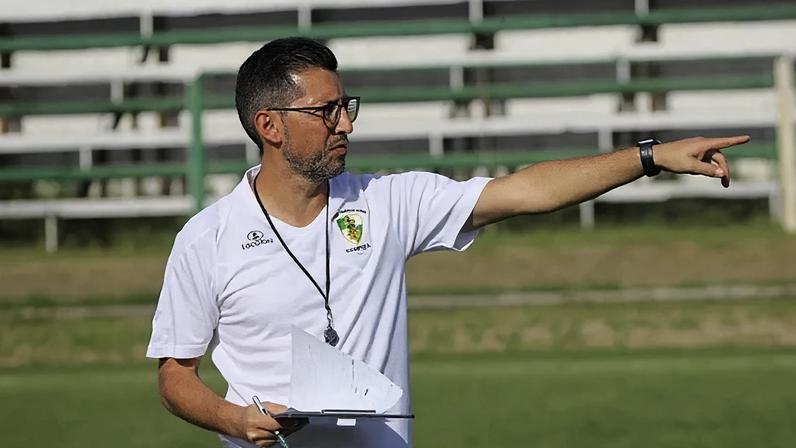 Nélson Santos vence em Moçambique