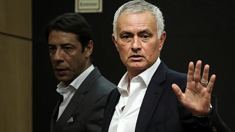 Silêncio de Mourinho na Luz causa desconforto entre adeptos