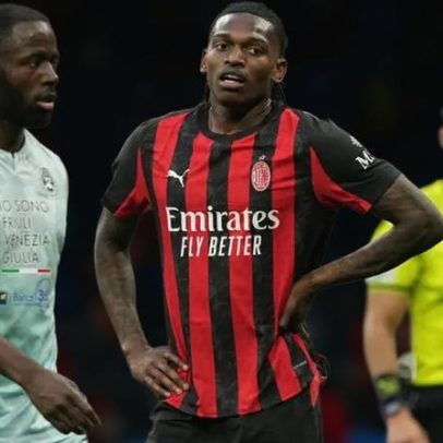 Nápoles e Roma avançam por Rafael Leão