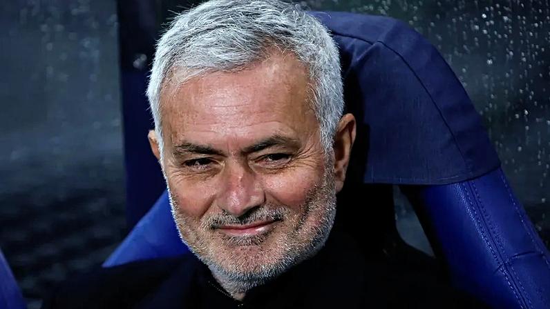 Mourinho continua disponível para renovar com o Benfica