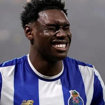 Samu continua a recuperar da lesão e observa o treino da equipa