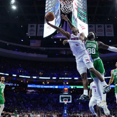 Queta marca quatro pontos na derrota dos Celtics frente aos 76ers