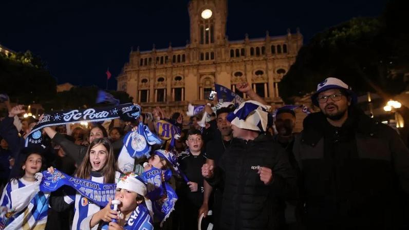 Em caso de festa este sábado, adeptos do FC Porto não poderão festejar nos Aliados