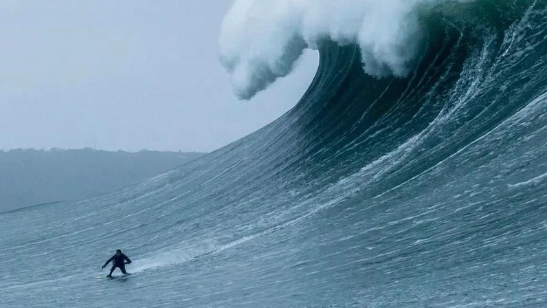 Gonçalo Pereira recebe wildcard para Pico Alto entre elite das ondas gigantes