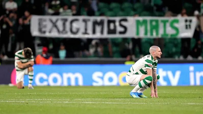 Tarja de protesto e atraso na 2ª parte levam multas ao Sporting