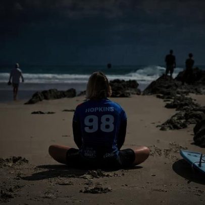 Hopkins perde para a campeã mundial Molly Picklum em Snapper Rocks