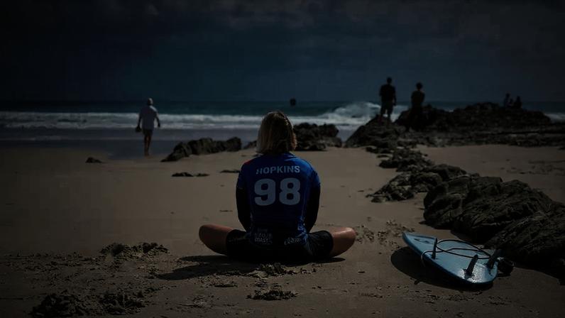 Yolanda Hopkins compete no Gold Coast Pro em Snapper Rocks