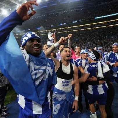 FC Porto provoca rivais na festa do título com referência a downfall e memes