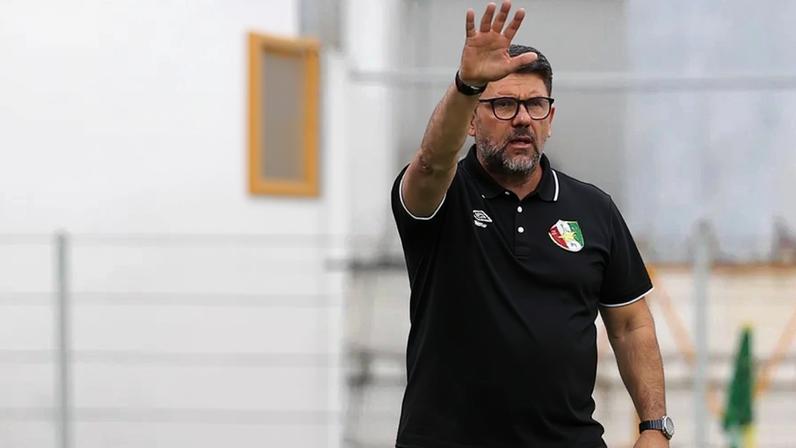 Cristiano Bacci no banco do Estrela em Moreira de Cónegos