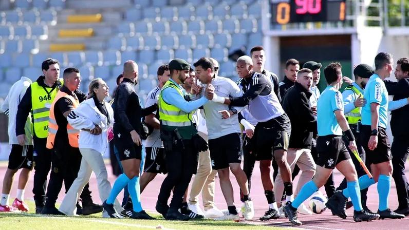 Relatórios sobre incidentes no relvado e no túnel após Casa Pia-Tondela
