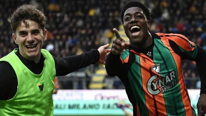 Benfica e Veneza marcam reunião sobre possível contratação de Issa Doumbia
