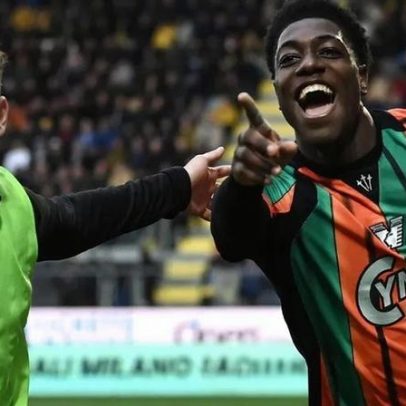 Issa Doumbia recebe ajuda de Alisson e Gyökeres para quitar dívida