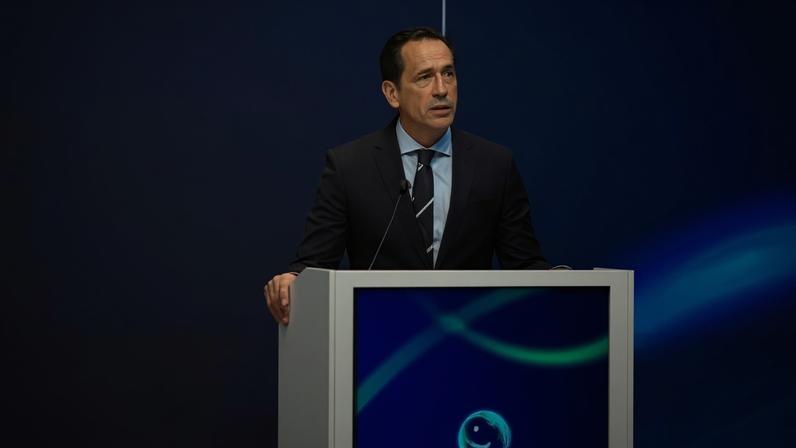 Pedro Proença discursa na conferência "Science in Football", na Cidade do Futebol