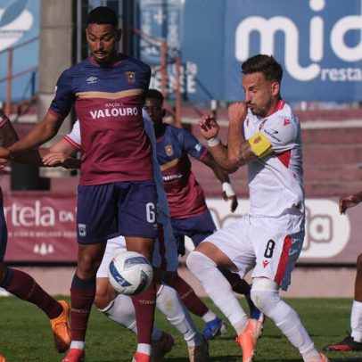 Torreense vence Penafiel 3-2 e mantém luta pela subida direta