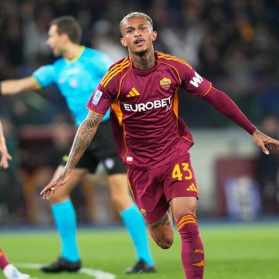 Roma vence Fiorentina e sobe ao quinto lugar da Serie A