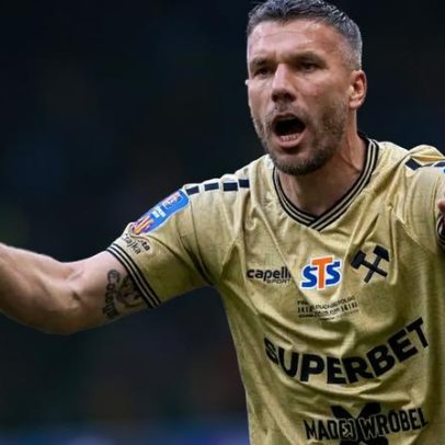 Lukas Podolski encerra carreira no final da temporada