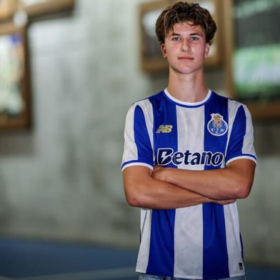 Campeão europeu e mundial sub-17 renova com o FC Porto