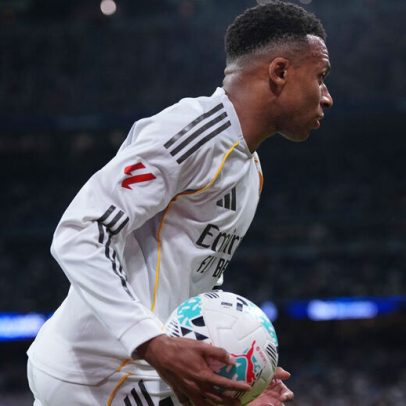 Representantes de Mbappé reagem às férias polémicas