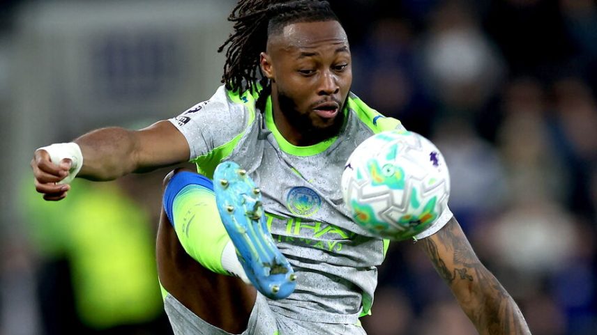 Antoine Semenyo durante jogo com o Everton