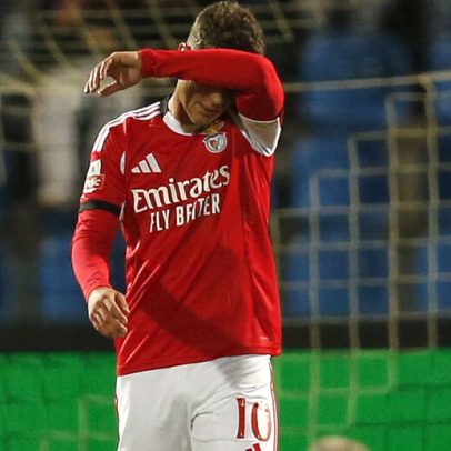Médio do Benfica felicita a mulher e recebe mensagens de apoio