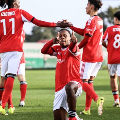 Mauro Furtado na porta de saída do Benfica: clubes interessados no central