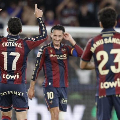 Levante de Luís Castro vence para assegurar a manutenção na La Liga