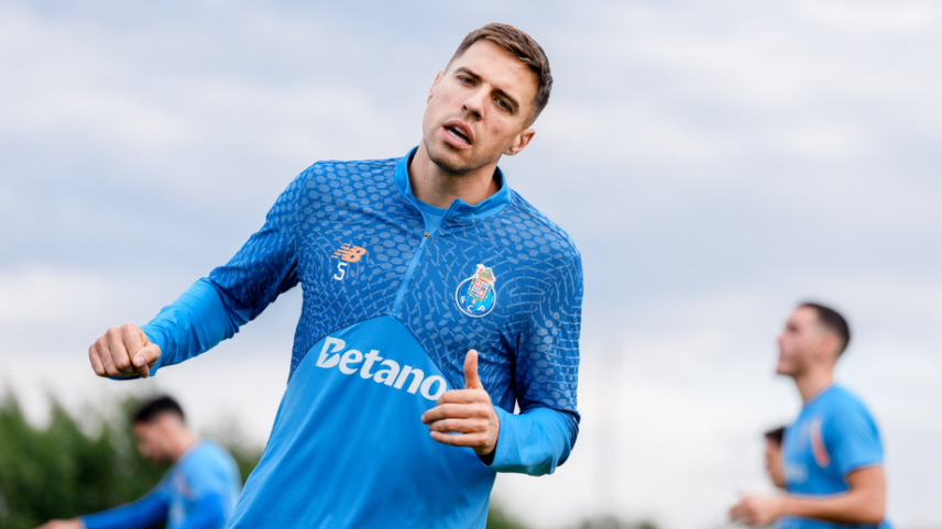 Bednarek durante uma sessão de treinos do FC Porto
