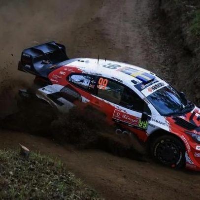 Oliver Solberg sobe de 4º a 1º na especial de Paredes no Rali de Portugal