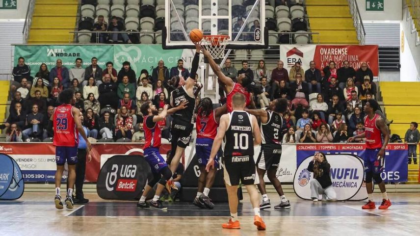 Ovarense vence Oliveirense após confronto entre jogadores com 11 expulsões