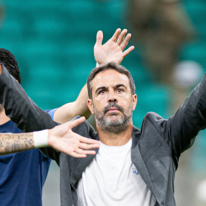 Cruzeiro de Artur Jorge vence com virada e sobe no Brasileirão