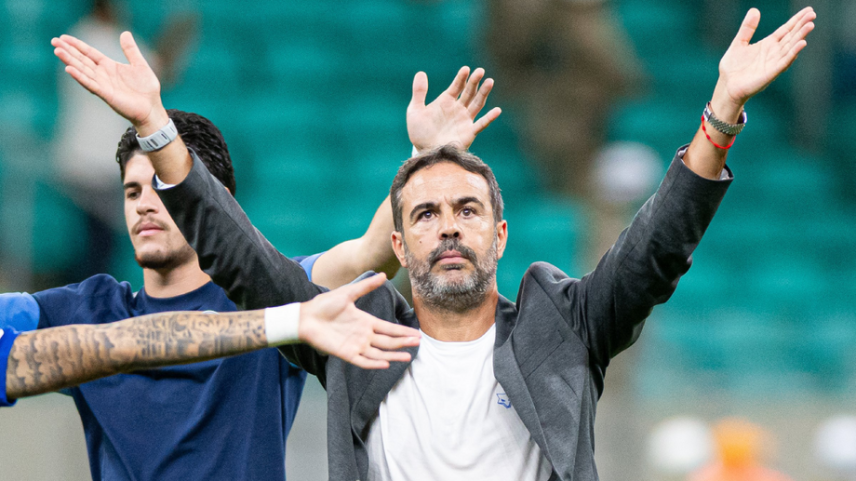Cruzeiro de Artur Jorge vence com virada e sobe no Brasileirão