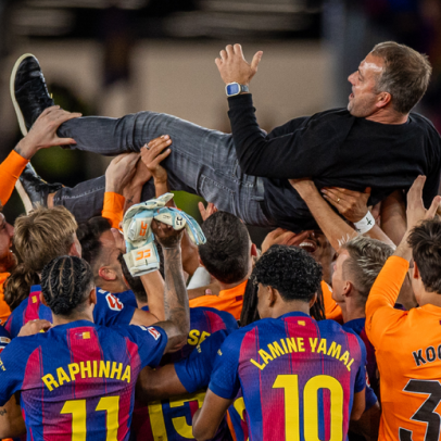 Hansi Flick tem acordo com o Barcelona para renovação até 2028