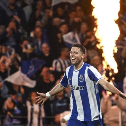 Bednarek eleito melhor defesa da Liga em abril