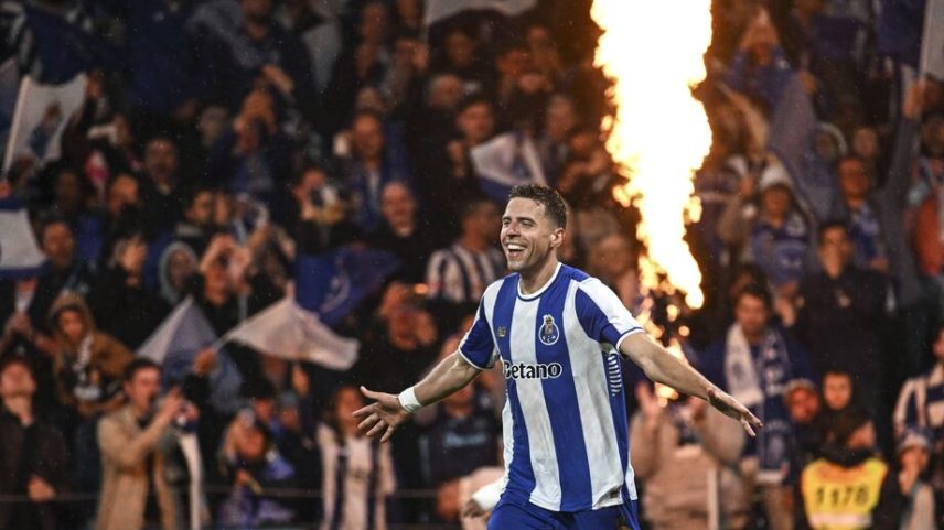 Bednarek eleito o melhor da Liga em abril