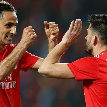 Jonas brinca com Pizzi sobre a idade, dizendo que já está velhote