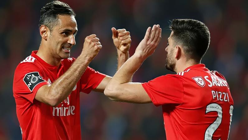 Jonas brinca com Pizzi sobre a idade, dizendo que já está velhote