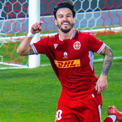 Al Muharraq de Nandinho vence rival e assume liderança no Bahrain