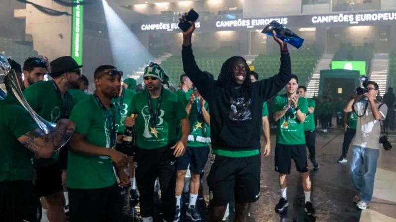 Zicky deixa garantia nos festejos pela Champions e mantém o leão ao peito