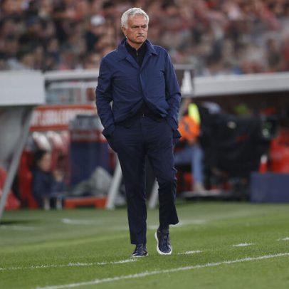 Mourinho critica arbitragem: resta um jogo e admite ser o pior possível