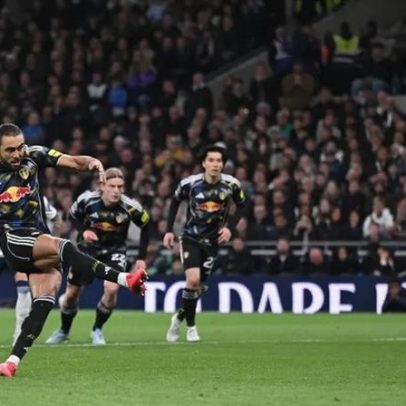 Tottenham empata com Leeds e complica a classificação na Premier League