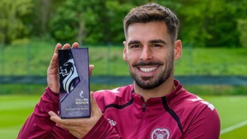 Cláudio Braga eleito jogador do ano da Liga escocesa