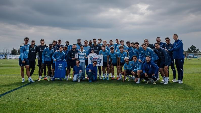 FC Porto e Farioli recebem visita especial no Olival