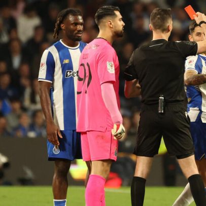 Árbitro e VAR com nota insatisfatória na arbitragem FC Porto-Sporting