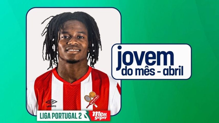Amadú Baldé recebe distinção de jovem do mês e melhor médio no Leixões, em abril.